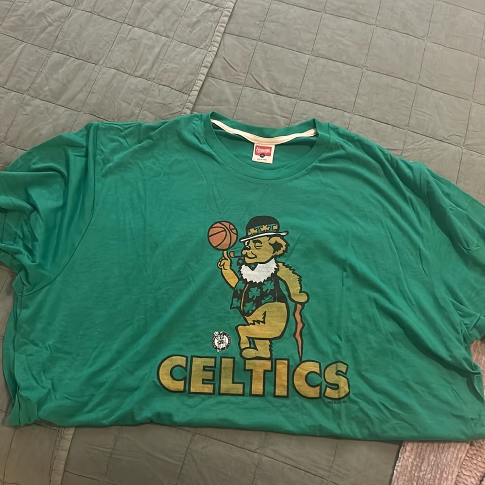 LIKE NEW! Celtics T-Shirt